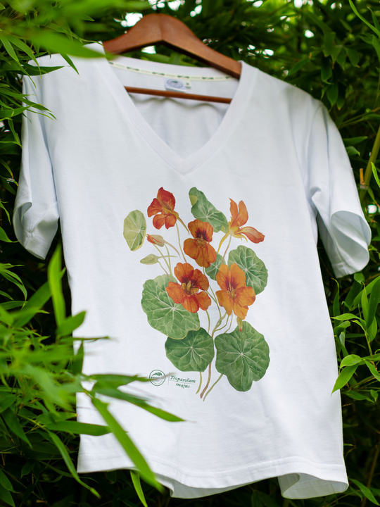 Garden nasturtiums — premium  t-shirt