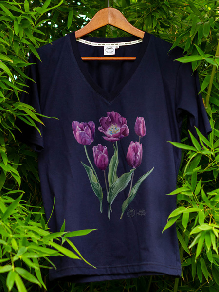 Tulip 'Negrita' — premium  t-shirt