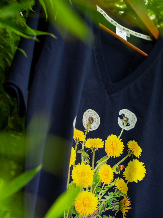 Dandelion — premium t-shirt