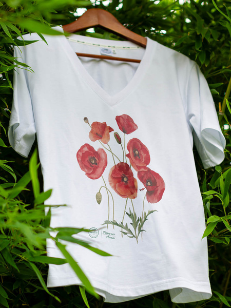 Common poppies — premium  t-shirt